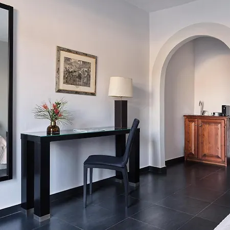 Petra Hotel&suites 2*