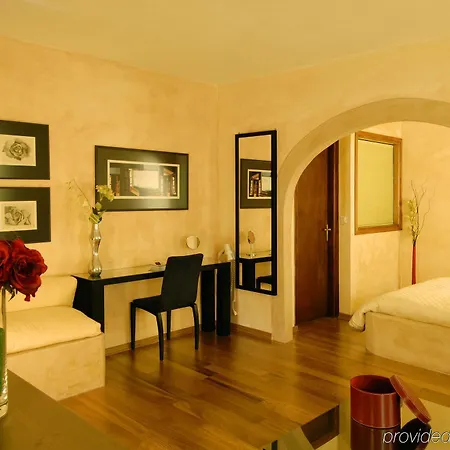 Petra Hotel&suites 2*